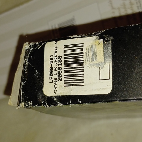 Boxed serving sets. - Picture 5 of 5